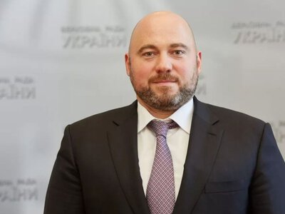 Столару заочно оголосили підозру одразу за п’ятьма статтями: що йому інкримінують
