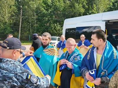 Відбувся другий етап чергового обміну військовополоненими. ВІДЕО