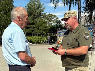 На Рівненщині батькові померлого Захисника передали державну нагороду