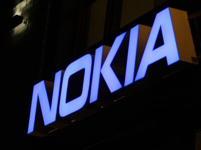 Nokia представила кнопковий телефон із батареєю на 3700 мАг та функцією павербанка