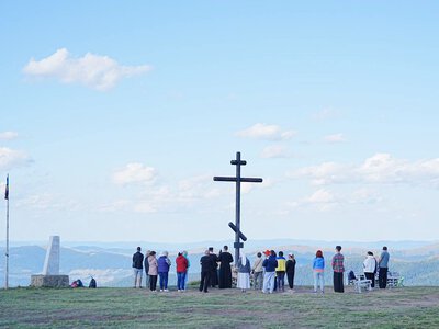 На найвищій точці Закарпаття відбулося щось неймовірне: чому сотні людей разом із ветеранами піднялися на полонину Руна?