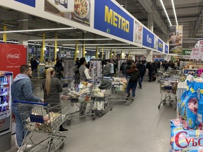 Частину товарних запасів Metro знищено: чи вистачить продукції у Житомирі