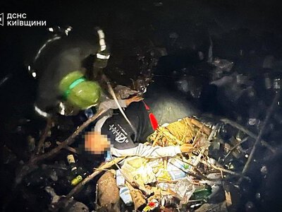 Падіння з висоти понад 5 метрів: у Фастові рятувальники витягли жінку з колекторної ями