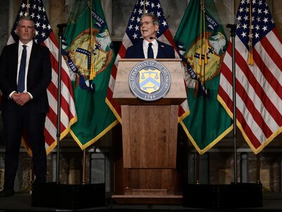 США запровадили санкції проти п’яти ключових секторів Ірану