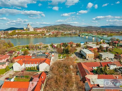 У словацькому Штурові дві дитини впали з каруселі у парку розваг після гучного вибуху