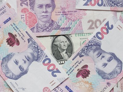 Українцям обмежили перекази з карток: хто може втратити доступ до великих сум