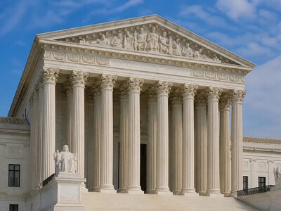 Верховний суд США тимчасово розблокував указ Трампа щодо голосування поштою