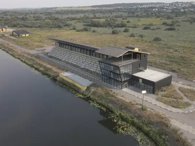 «Водна арена Тернопіль» руйнується та заростає: чому занепадає об’єкт за 100 млн грн