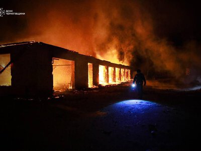Росія всю ніч атакувала Чернігівщину: на підприємстві спалахнула пожежа