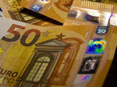 Євро коригується на світовому ринку, інвестори чекають на сигнали від ФРС