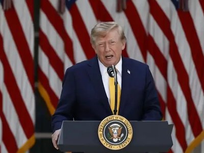 Трамп пригрозив підвищити мита на канадські автомобілі до 50%