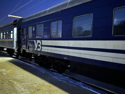 На Миколаївщині російський БпЛА влучив у приміський поїзд