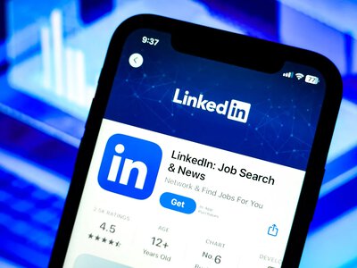 LinkedIn бореться з “AI-сміттям”: перегляди контенту впали на 40%