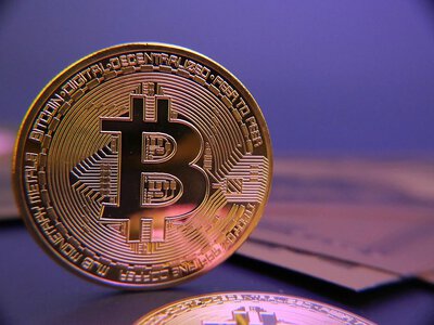 Bitcoin оновив максимум за три місяці, золото продовжило ралі (Оновлено)
