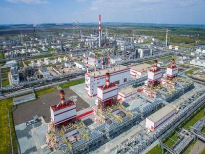 У Пермі після атаки українських дронів зупинився великий НПЗ «Лукойлу»