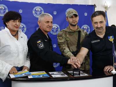 «Укрпошта» випустила марки «Ми чекаємо!» на підтримку полонених і зниклих безвісти