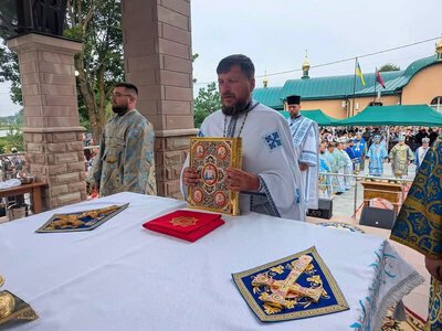 Президент нагородив орденом «За заслуги» настоятеля Всеукраїнського храму-пантеону святої Анни Андрія Любуня