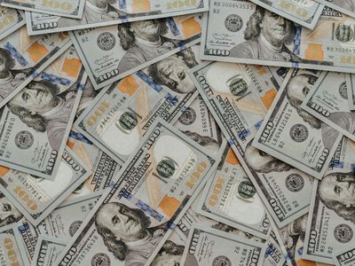 НБУ встановив новий офіційний курс долара та євро на 26 серпня