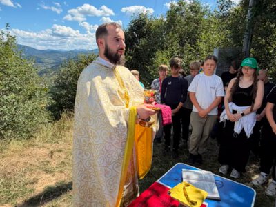 На вершині Карпат молилися за Україну: молодь Моршинської громади відзначила День Незалежності