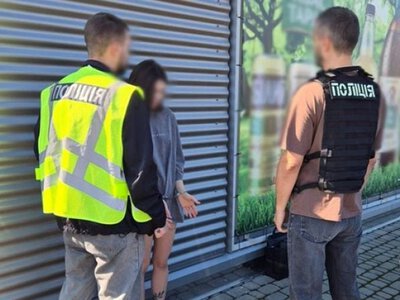 У Києві затримали громадянку РФ, яка за $9 тисяч допомагала чоловікам незаконно виїжджати з України