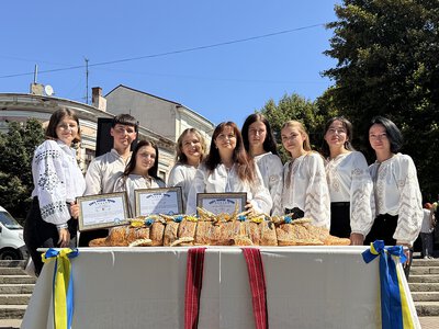 Гігантський круасан і мозаїка з 1000 штук: Чернівці встановили три рекорди України