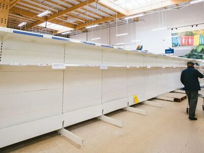 Порожні полиці та нові ціни: які товари та побутова техніка опинилися під загрозою через обстріли складів