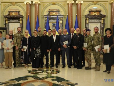 Шон Пенн, “Брати Гадюкіни”, Левко Лук’яненко: Зеленський вручив відзнаку “Національна легенда України-2026”