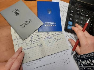 Трудовий чи страховий стаж: чому запису в трудовій книжці недостатньо для майбутньої пенсії