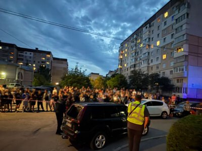 Бійка з ТЦК у Тернополі: службове авто розтрощили, військовий у лікарні