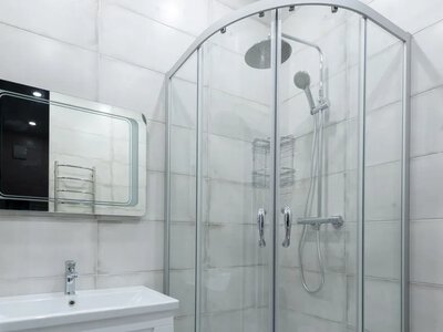 Душові кабіни виходять із моди: чим їх замінюють у сучасних ванних