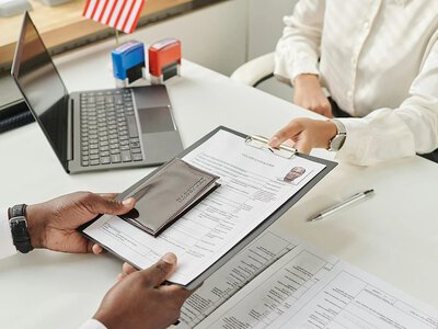 США призупинили оформлення імміграційних віз по всьому світу