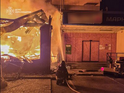 У Херсоні після атак FPV-дронів згоріли магазини та будинок