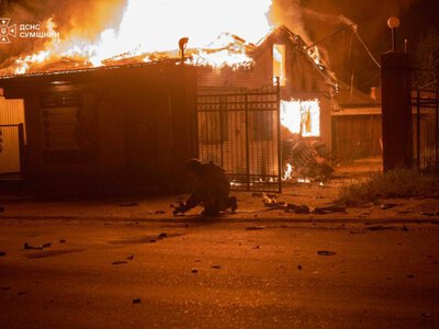 У Сумах після ворожої атаки виникли масштабні пожежі