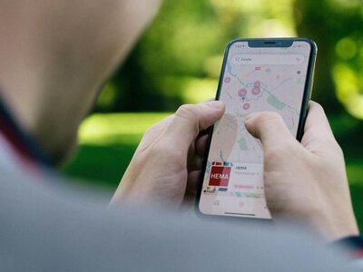  Apple офіційно запустила рекламу в застосунку Maps — ось як вона виглядає 