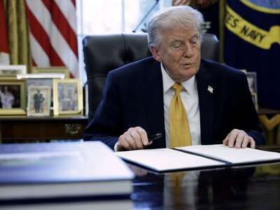  Адміністрація Трампа зупинила запис на візові співбесіди в усіх країнах світу 