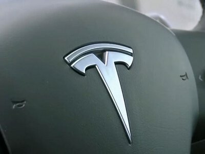 Найбільше відкликання в історії Tesla: майже 3 млн електромобілів через несправності дверних ручок (ВІДЕО)