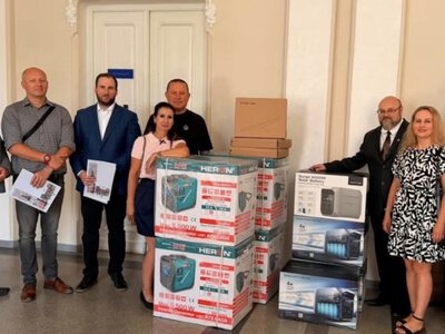 Надвірняна отримала від чехів Starlink, генератори та зарядні станції
