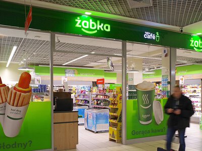Поглинання Żabka перейшло до нового етапу: канадська компанія почала викуп акцій