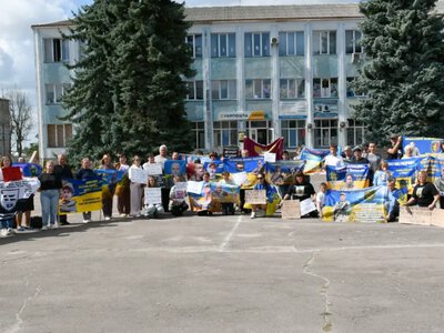 У Зарічному родини полонених та зниклих безвісти провели тиху акцію пам’яті