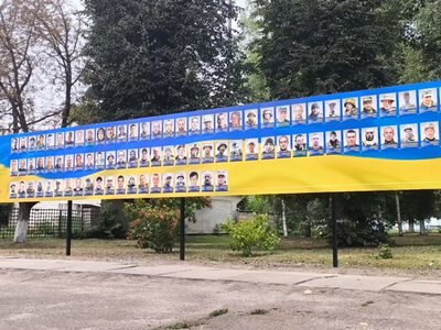  У Носівці відкрили Алею Надії на честь захисників, які перебувають у полоні або зникли безвісти 