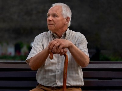 Пенсіонерам можуть нарахувати комісію за комуналку: що треба знати
