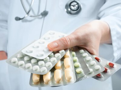 Викрито схему постачання ліків для реанімації зі збитками на 80 млн грн: проведено низку обшуків, оголошено чотири підозри