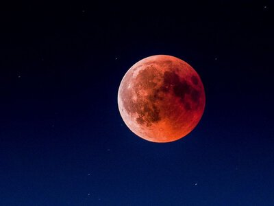 Осетровий Місяць у земній тіні: чого чекати від місячного затемнення у серпні