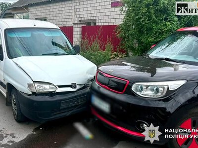 У Звягелі зіткнулися Kia та Peugeot: травмувалася 76-річна пасажирка