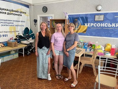 Київський центр «Вільні разом» надав допомогу 98 родинам переселенців з Херсонщини