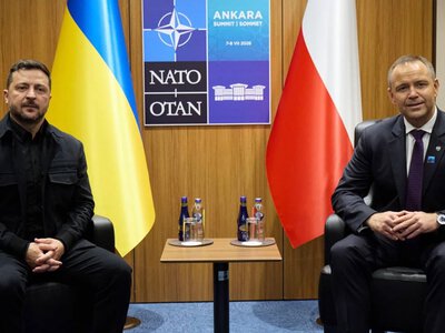“Прагнемо розвивати зв’язки з повагою до минулого”: Зеленський відповів на привітання Навроцького з Днем Незалежності
