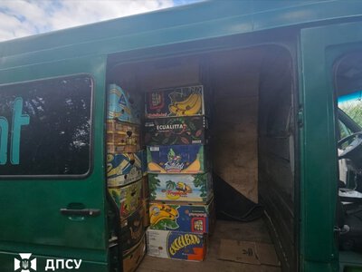 Чоловіка намагалися переправити через кордон у коробках з-під бананів за $11 тисяч