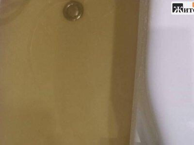 У Житомирі з кранів знову тече жовта вода: що робити і куди звертатися