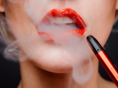 Нікотинові вейпи випередили пластирі за ефективністю відмови від куріння
