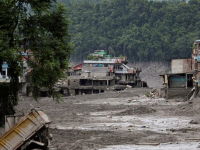 Непал накрила масштабна повінь, а Зеленський нагородив Маска орденом Свободи. Головне за день...